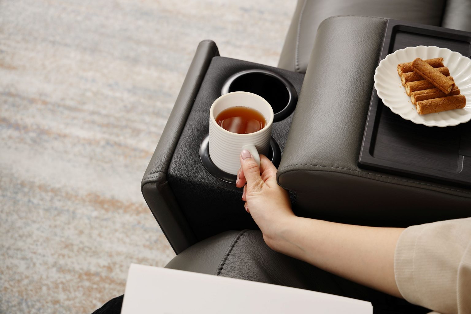 現在就到大漢家具門市,挑一張多功能電動沙發帶回家吧!