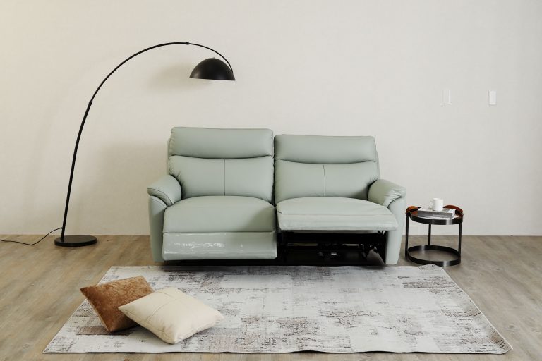 大漢家具的電動沙發經特殊設計,即使靠牆也可展開