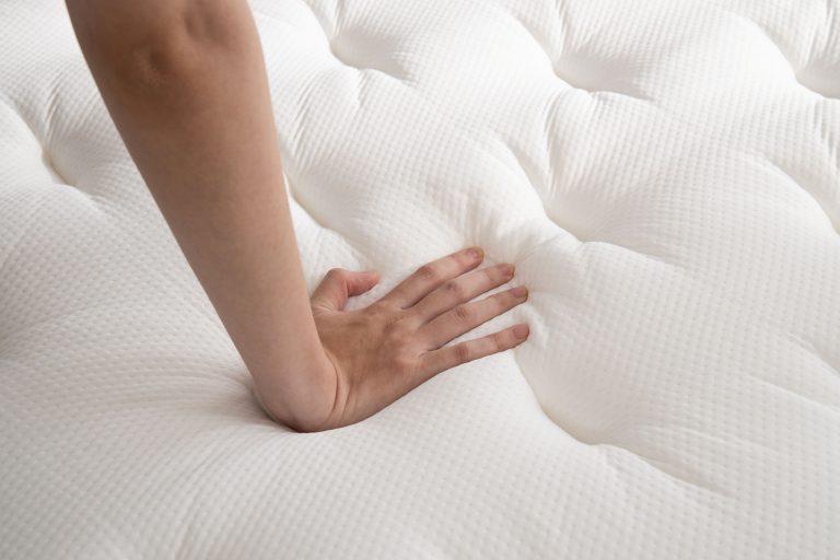 大漢家具的獨立筒床墊軟中帶撐，讓你不用擔心太軟導致腰椎陷落