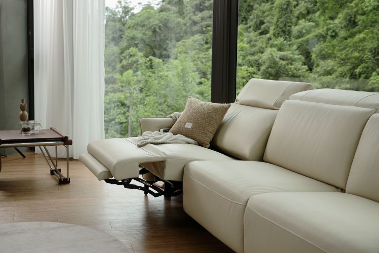 電動沙發皮革保養完成後，應保持通風讓沙發自然陰乾